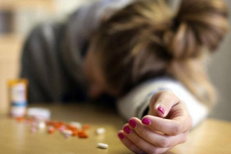 Новый случай отравления школьниц: две восьмиклассницы наглотались таблеток в Умани